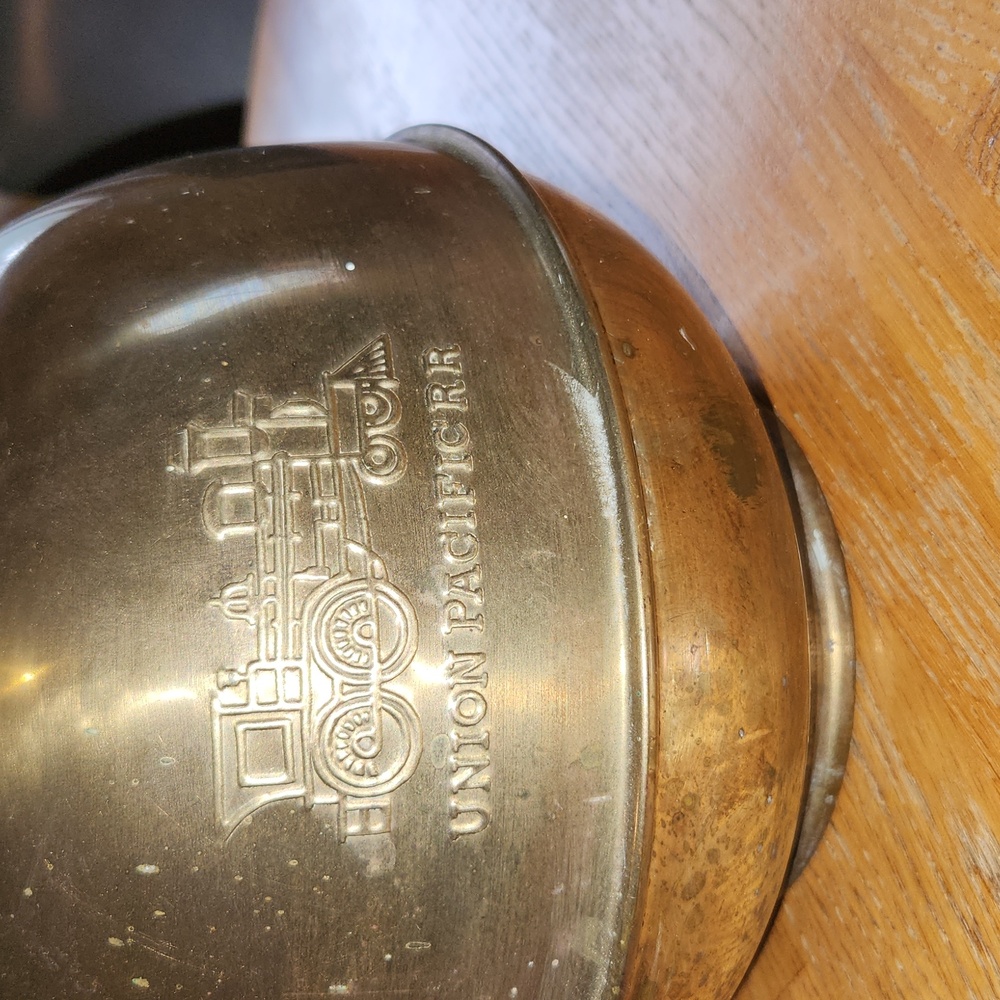 Union Pacific RR Spitoon - Picture 5 of 8